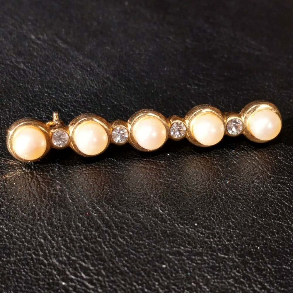 Vintage pearl and rhinestone bar pin
